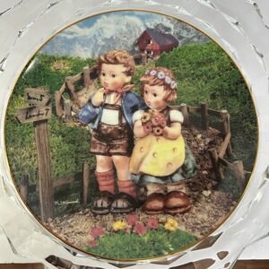 M.I. Hummel Country Crossroads Danbury‎ Mint Plate Little Companions